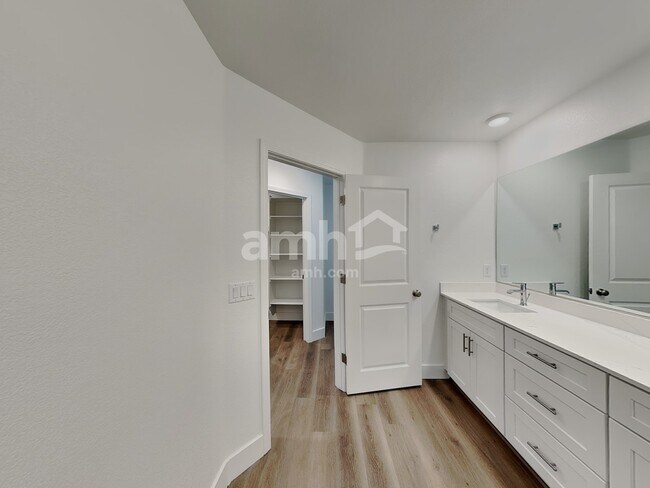 Building Photo - 11111 Magallanes St
