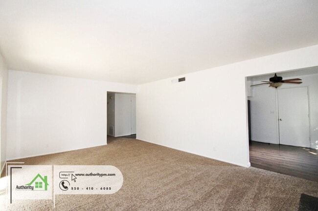 Building Photo - 6482 Leonard Dr
