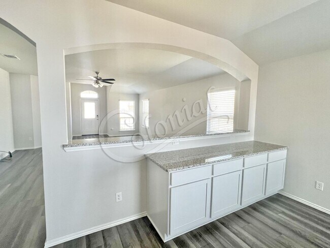 Building Photo - 1307 Cesarina St