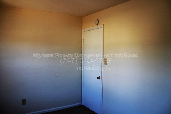 Building Photo - 1 Peachtree Ct