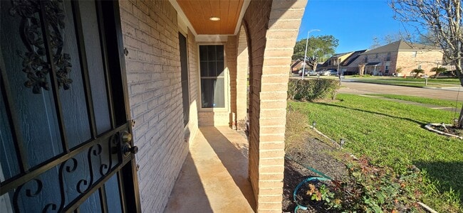 Building Photo - 6910 Krause Dr