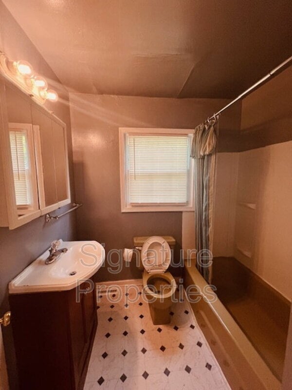 Building Photo - 2128 N Whitehill Dr