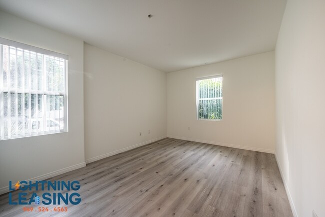 Building Photo - Spacious and stylish two-bedroom with priv...