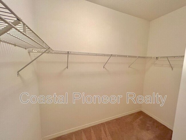 Building Photo - 2123 Roanoke Springs Dr
