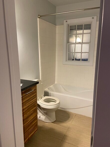 Front Bathroom - 2306 Parkwood Ave