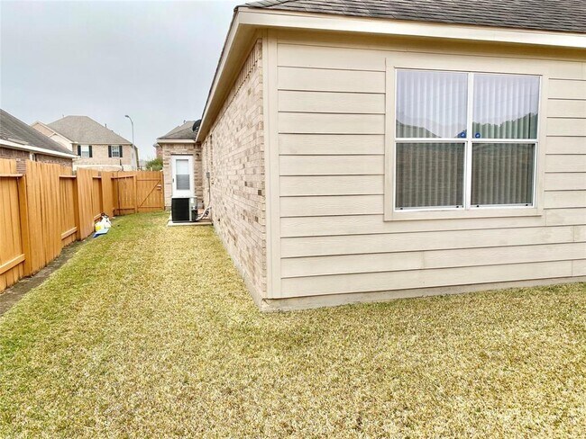 Building Photo - 17518 Stamford Oaks Dr