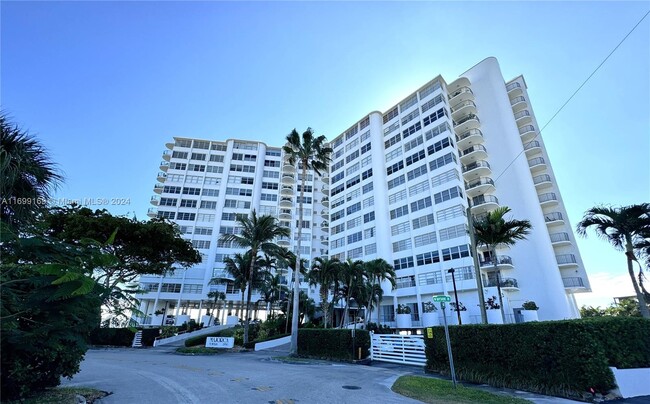 Building Photo - 11930 N Bayshore Dr