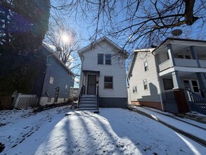 Building Photo - Move-In Ready 3BR in West Akron — Clean, Updated, Comfortable