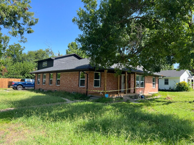 Primary Photo - 1017 Tosch Ln