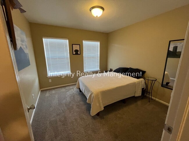 Building Photo - 452 Black Feather Loop