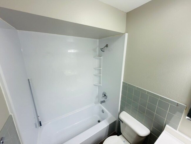 Building Photo - Move-In Ready 3BR/2BA Home with 2-Car Garage in St. Charles
