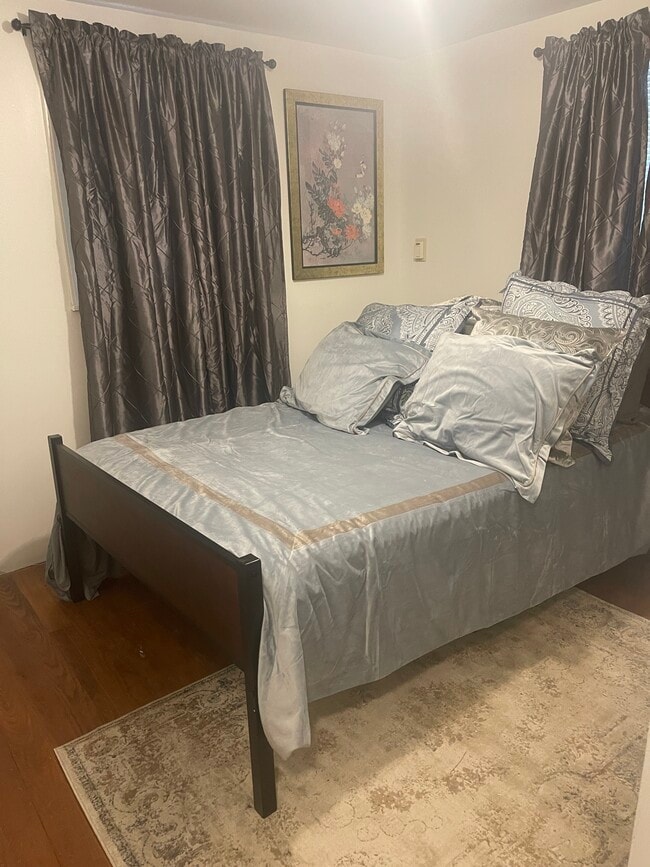 Building Photo - DICKMAN