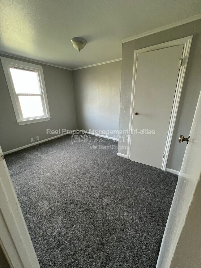 Building Photo - 919 E 27th Ave