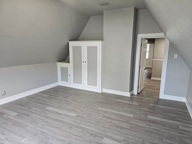 Building Photo - 641 10th St N