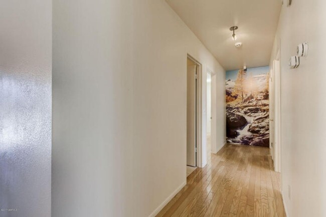 Building Photo - 4 Bed, 2 Bath in CHESHIRE!! Amazing Peak V...