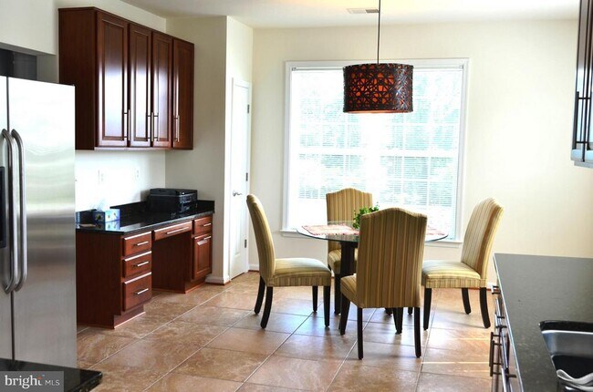 Building Photo - 7101 Travertine Dr
