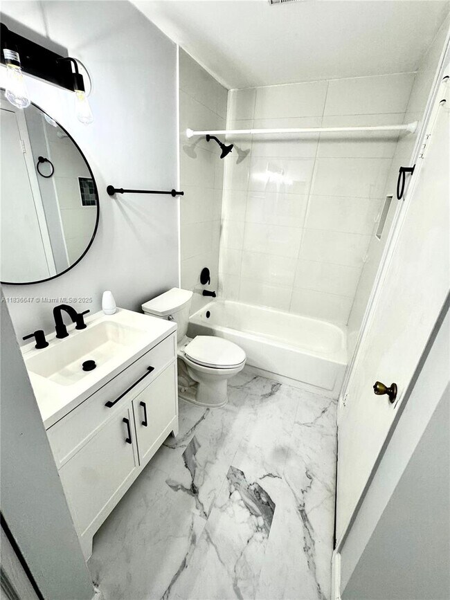 Building Photo - 1192 Coral Club Dr