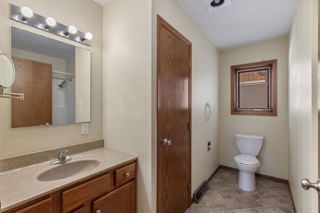 Building Photo - 112 N 5th St