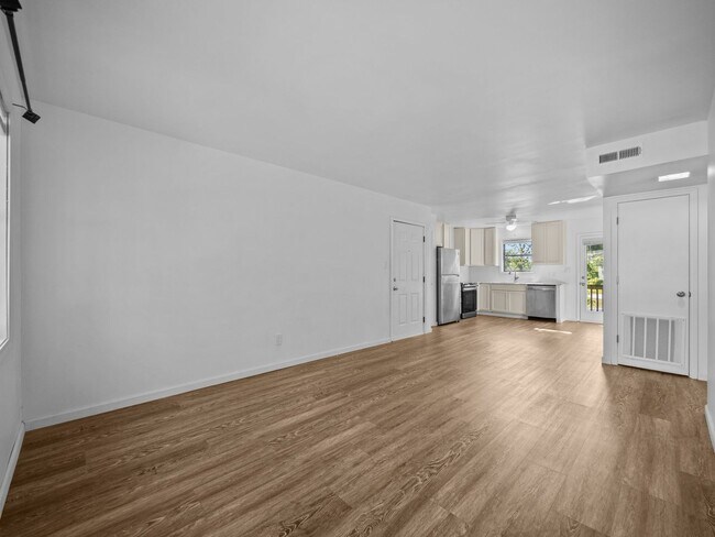 Building Photo - 110 Ravenwood Dr