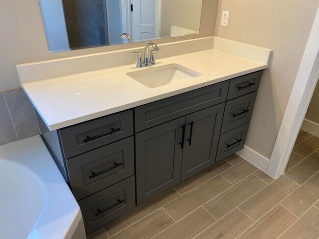 Building Photo - Beautifully Designed 3 Bedroom Townhome Ne...