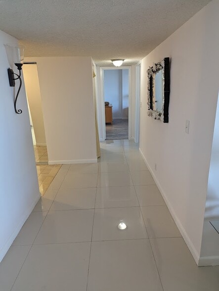 Building Photo - 5440 N Ocean Dr