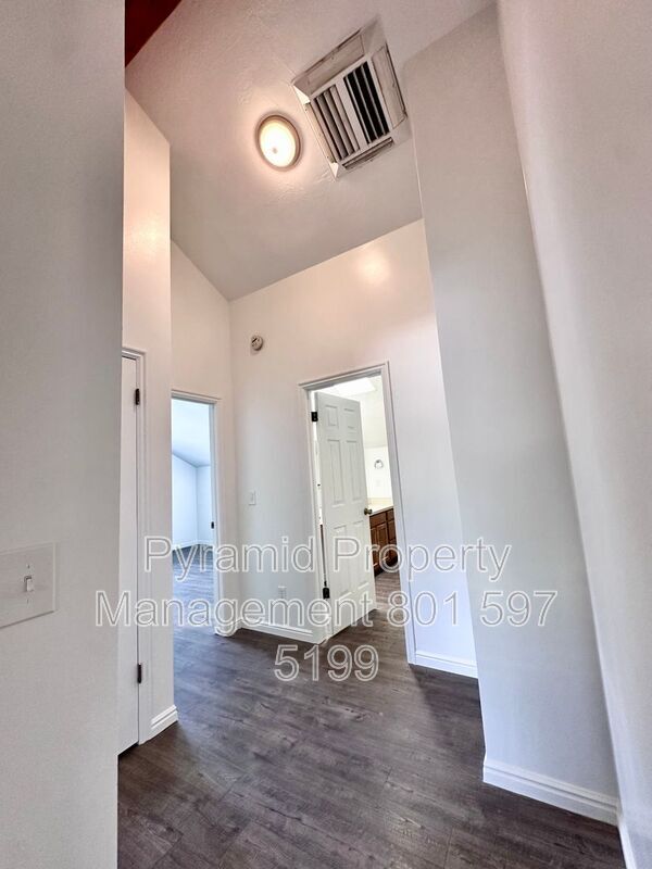 Building Photo - 1099 Shepard Ln