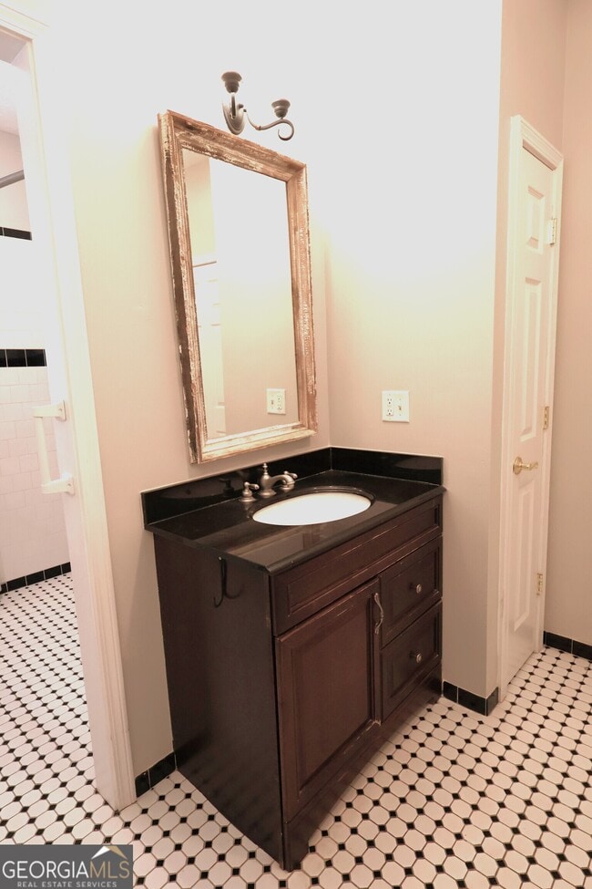 Building Photo - 217 Mountain View St