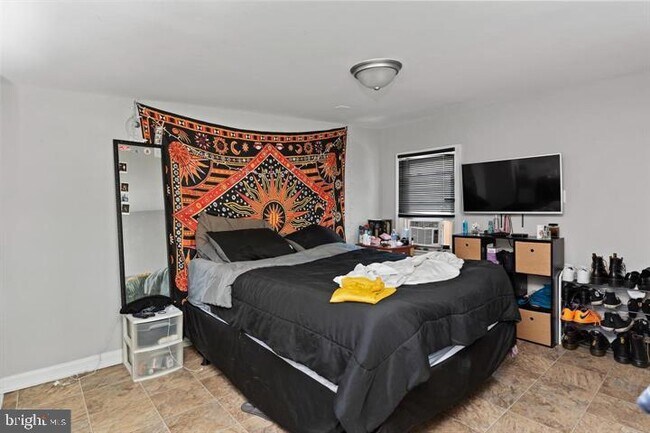 Building Photo - 220 Lincoln St