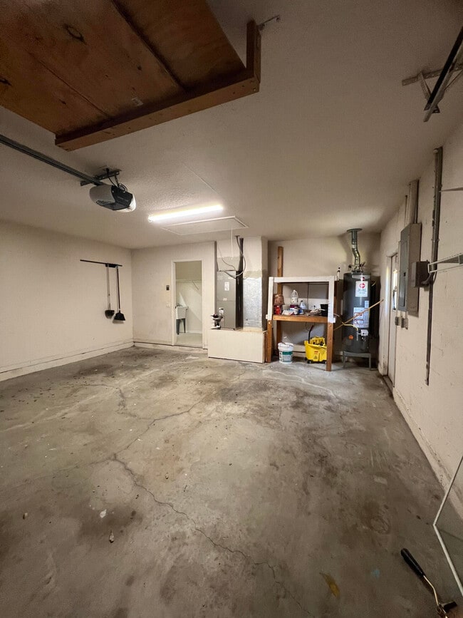 Building Photo - 1851 Abbeyridge Dr