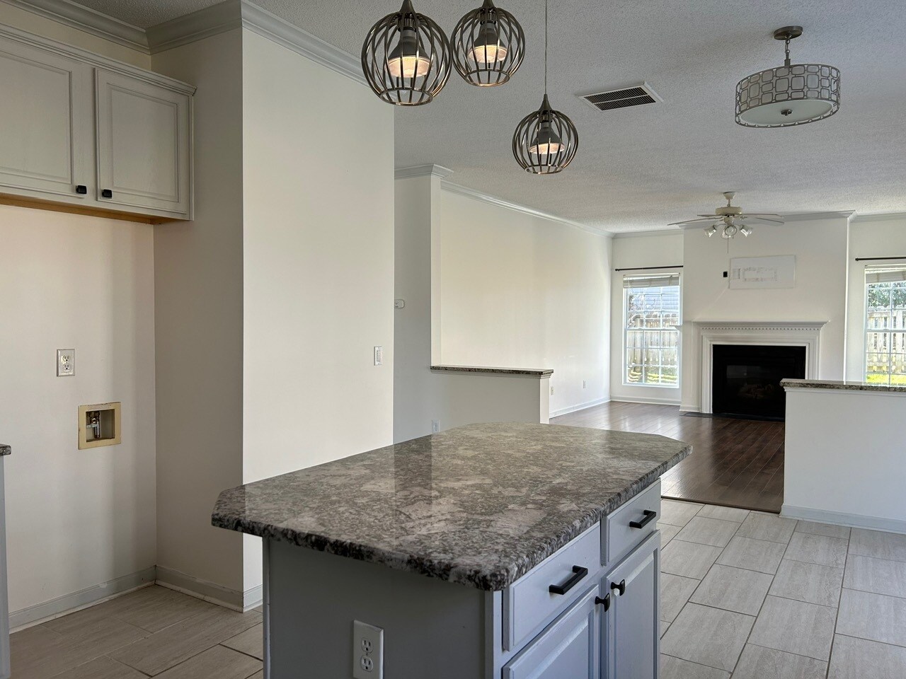 View of family room from kitchen - 4505 Garden Club St