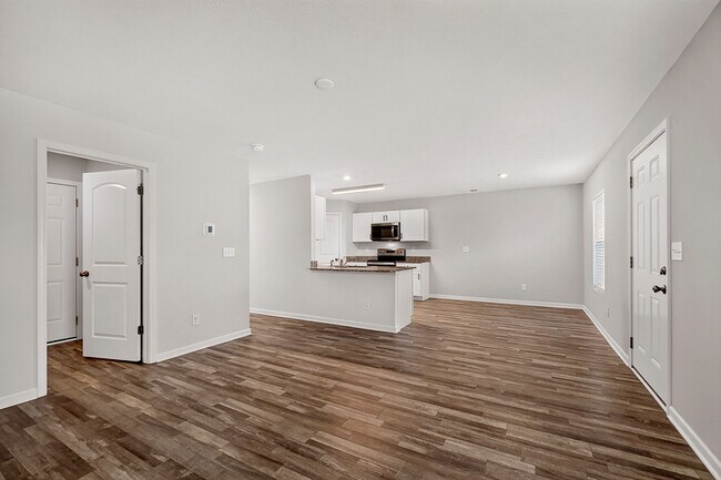 Building Photo - 2905 Shasta Dr