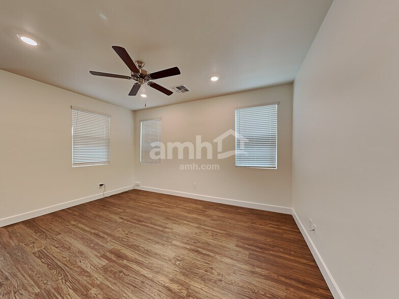 Building Photo - 658 W Bosal Dr