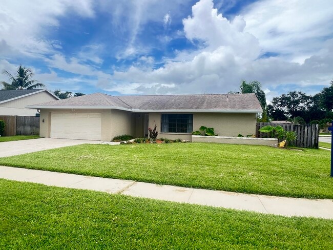 Primary Photo - 174 Parkwood Dr