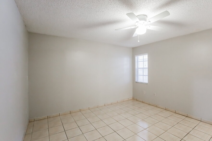 Building Photo - 10724 SW 144th Ct