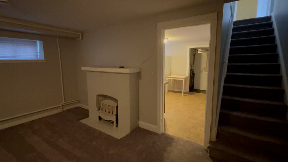 Basement studio - 401 Elrino St