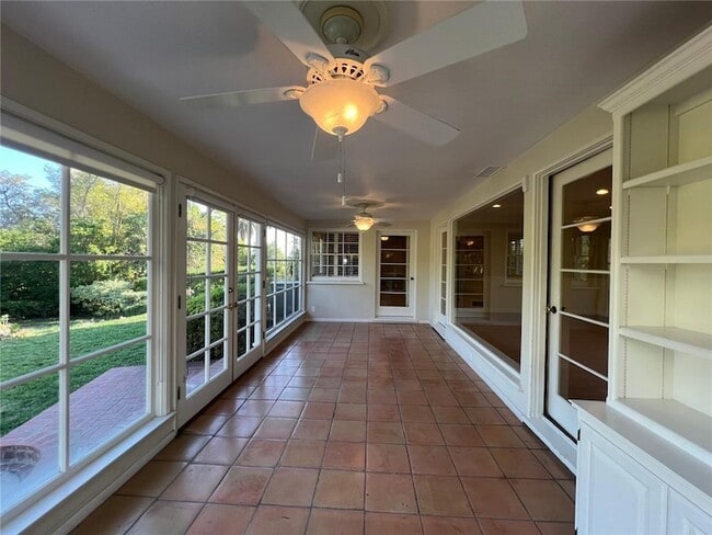 Building Photo - 1850 Wilson Ave