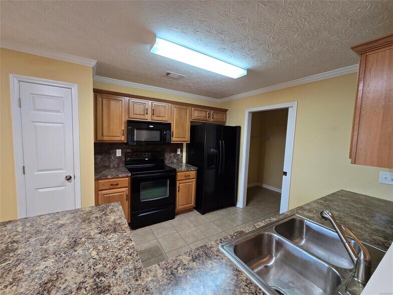 Building Photo - 8701 Will Newton Dr