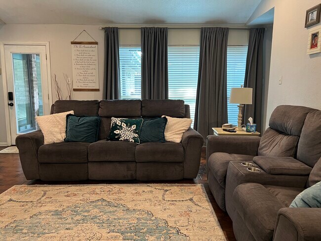 Building Photo - 8 Llano Drive