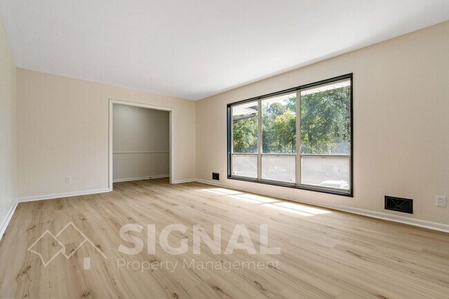 Building Photo - 4324 Warren Rd