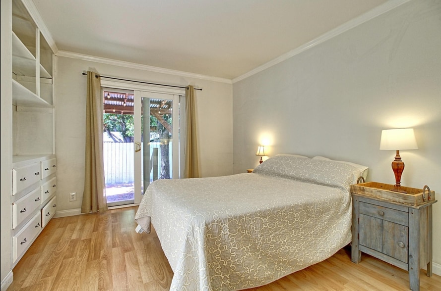 Building Photo - 157 Newbury Ln