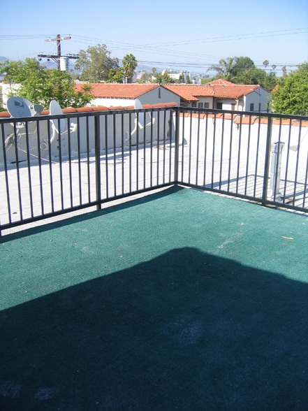 Building Photo - 366 N Curson Ave