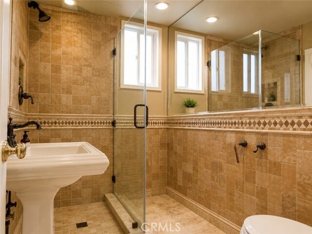 Building Photo - 18048 Karen Dr