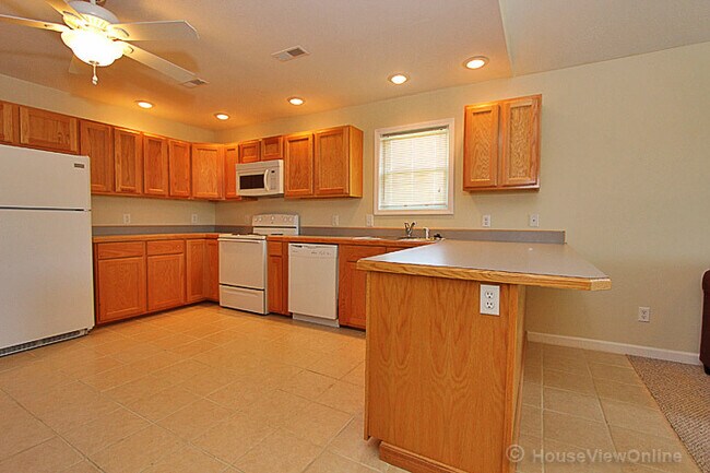 Building Photo - Spacious 2 Bedroom in Cape