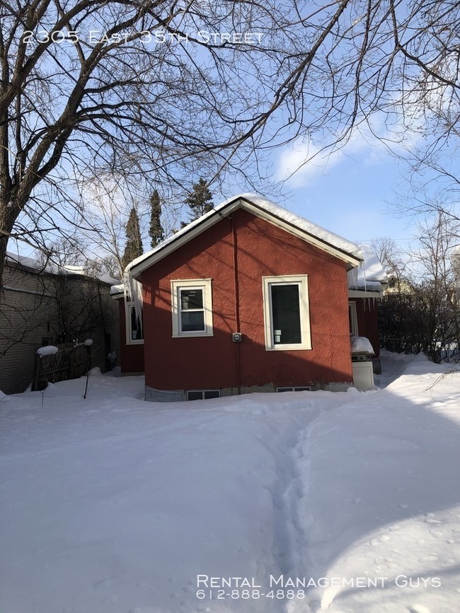 Building Photo - Cozy 3 Bedroom Rambler- Recently Refinished!