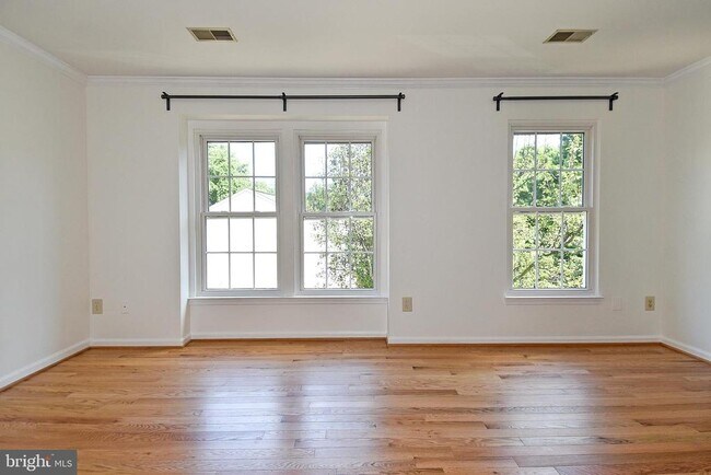 Building Photo - 5987 Edgehill Ct