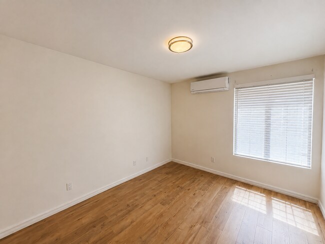 Building Photo - 5252 Balboa Arms Dr