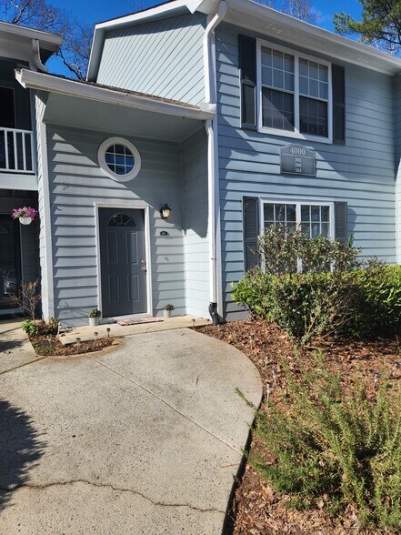 Building Photo - 4000 Riverlook Pky SE