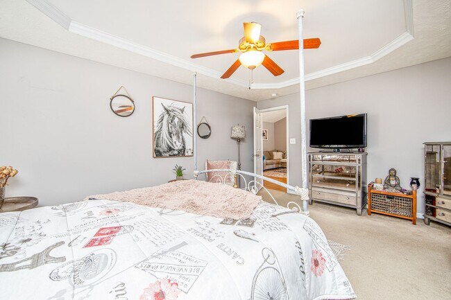 Building Photo - Good size home East of Raeford