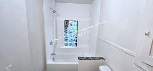 Building Photo - 331 W North St