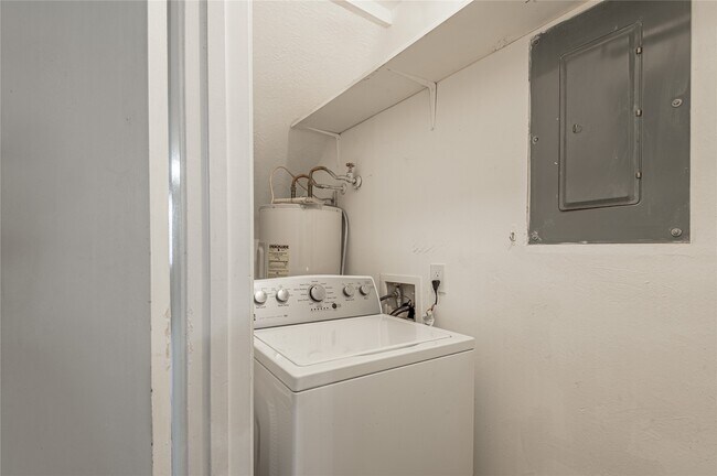 Building Photo - 2521 Crosstimbers Dr